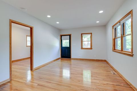 Tiny photo for 26371 N Elmwood Avenue, Mundelein, IL 60060 (MLS # 12435013)