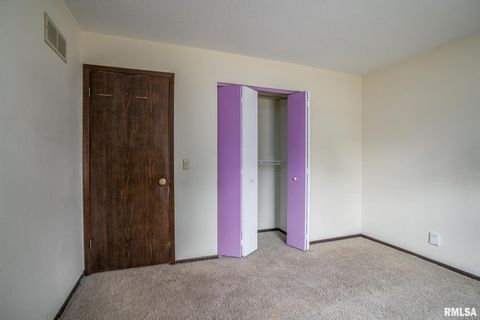 Tiny photo for 5556 N THORNWOOD Avenue, Davenport, IA 52806 (MLS # QC4268507)