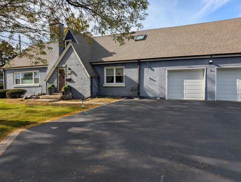 Photo of 2140 Beechnut Road, Northbrook, IL 60062 (MLS # 12506069) Photo of 2140 Beechnut Road, Northbrook, IL 60062 (MLS # 12506069)