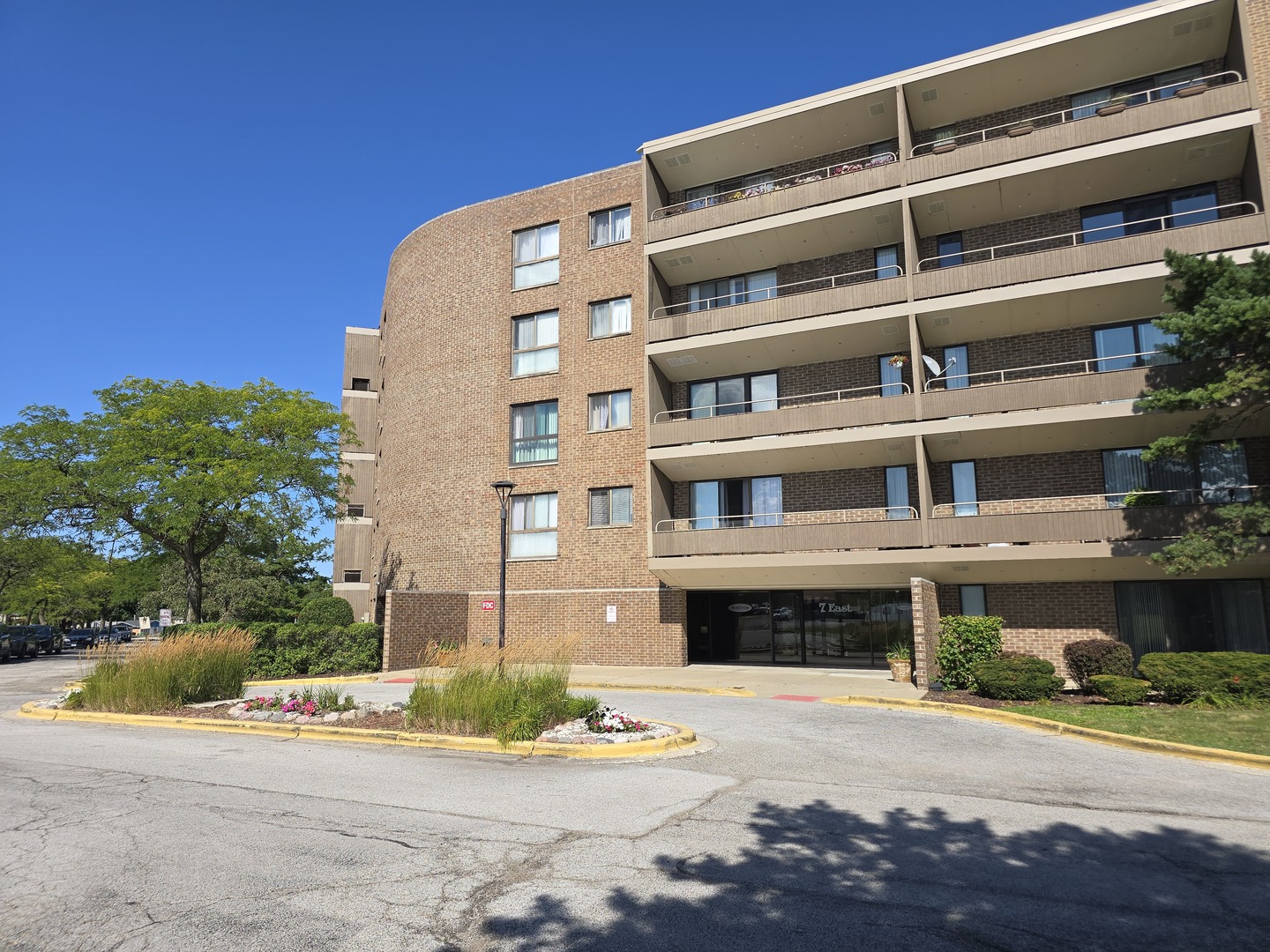 7 E Carriageway Drive 214