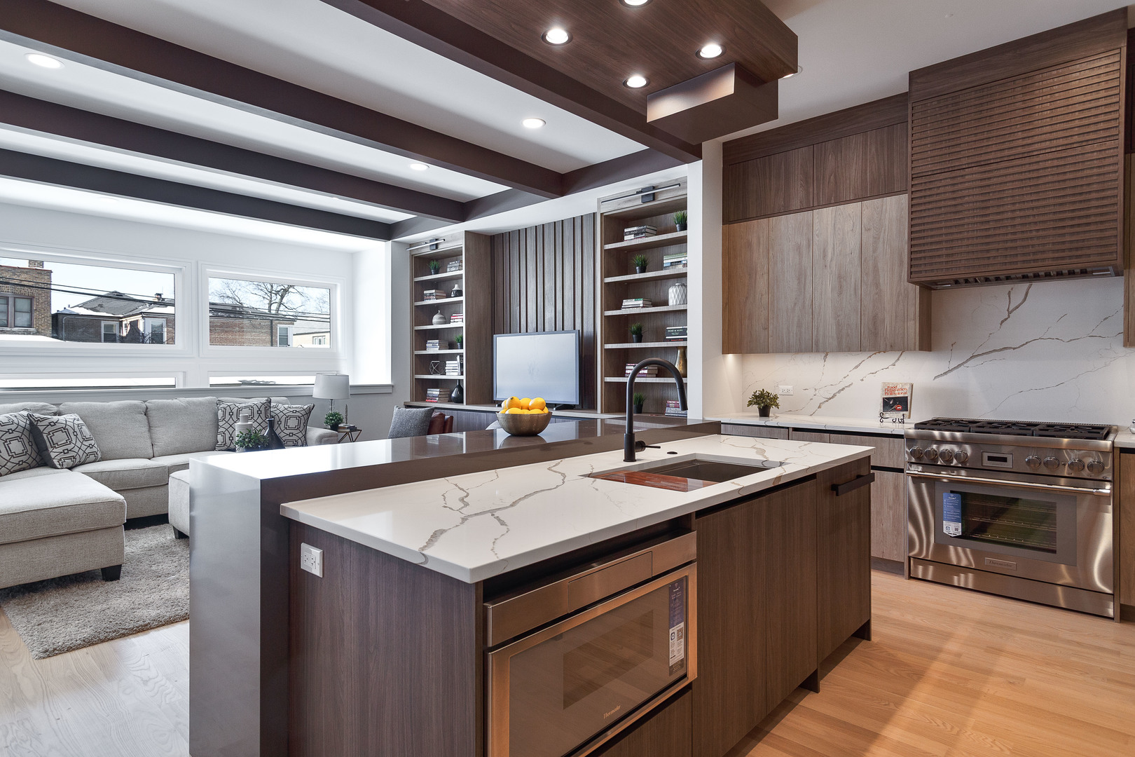 5620 N Francisco Avenue