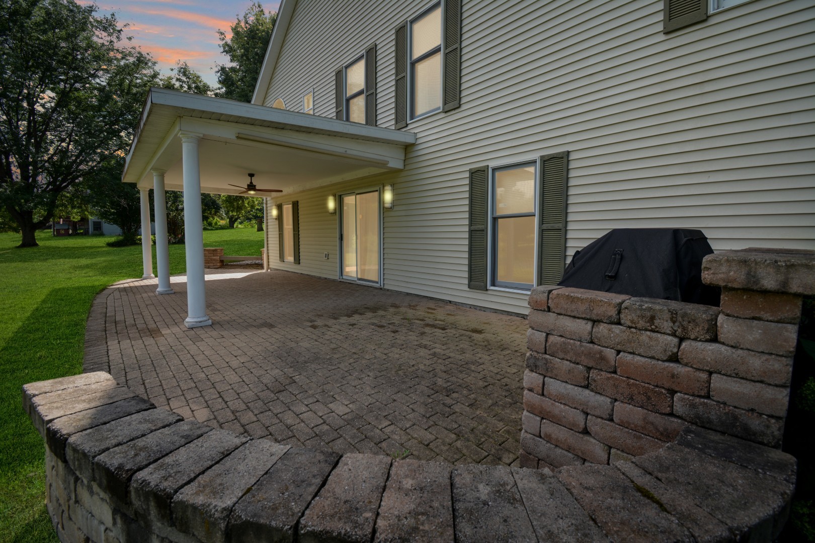 Bloomington, Illinois 61705, United States, 5 Bedrooms Bedrooms, ,5 BathroomsBathrooms,Residential,Active,213465