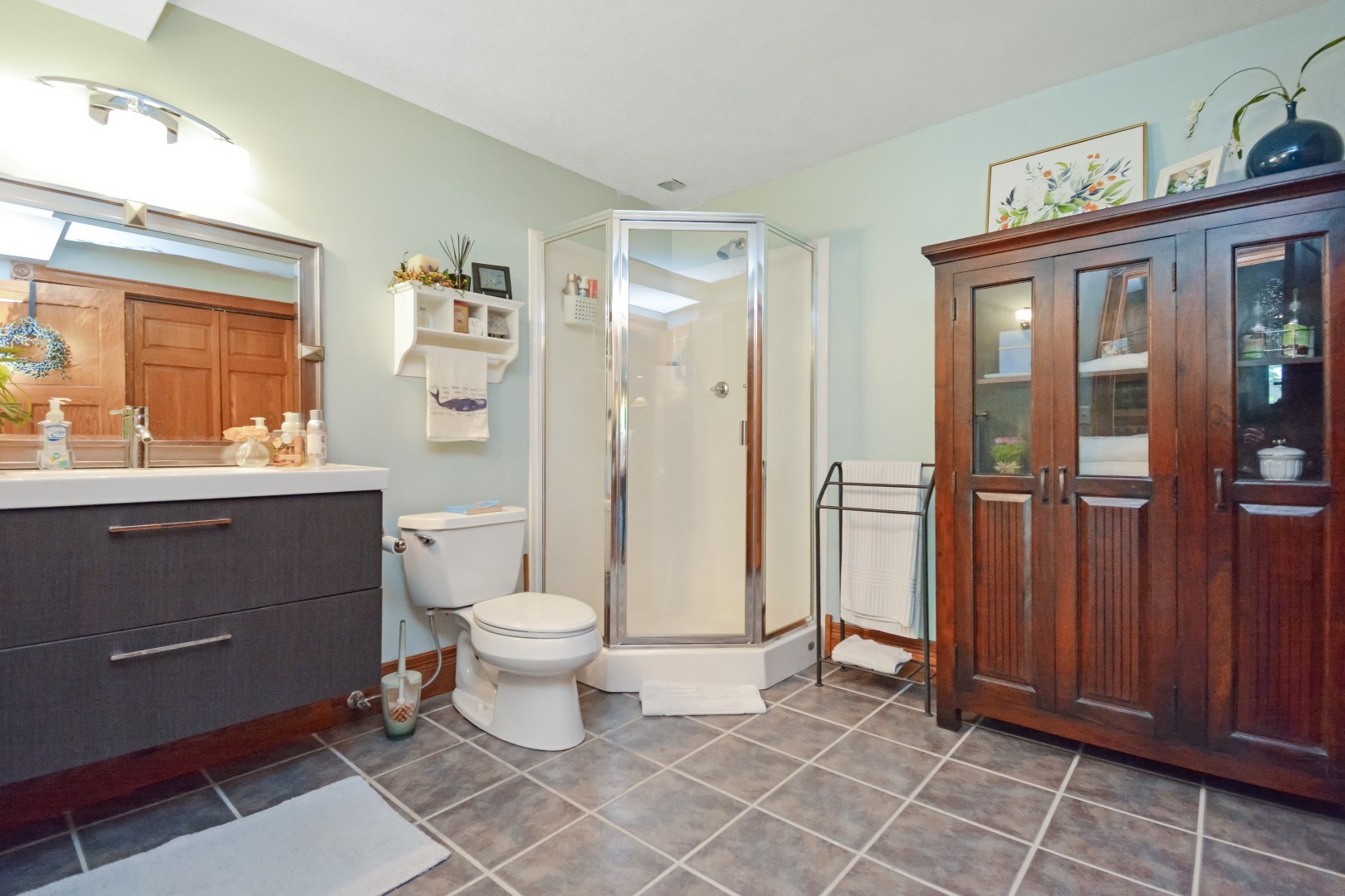 Bloomington, Illinois 61705, United States, 5 Bedrooms Bedrooms, ,5 BathroomsBathrooms,Residential,Active,213465