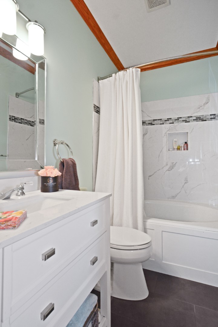 Bloomington, Illinois 61705, United States, 5 Bedrooms Bedrooms, ,5 BathroomsBathrooms,Residential,Active,213465