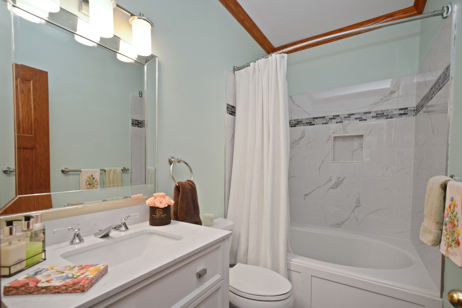 Bloomington, Illinois 61705, United States, 5 Bedrooms Bedrooms, ,5 BathroomsBathrooms,Residential,Active,213465