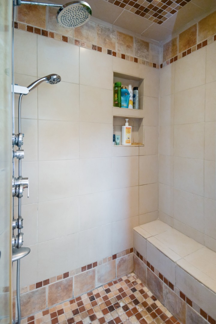 Bloomington, Illinois 61705, United States, 5 Bedrooms Bedrooms, ,5 BathroomsBathrooms,Residential,Active,213465