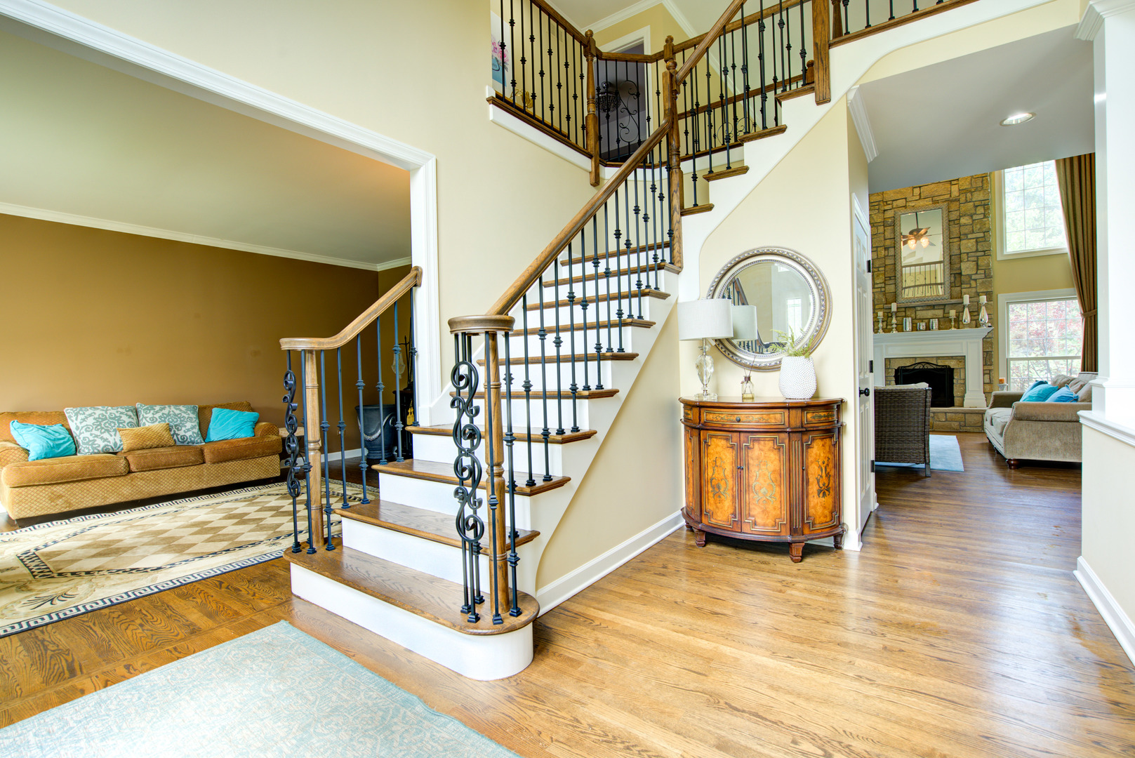 1723 Robert Lane