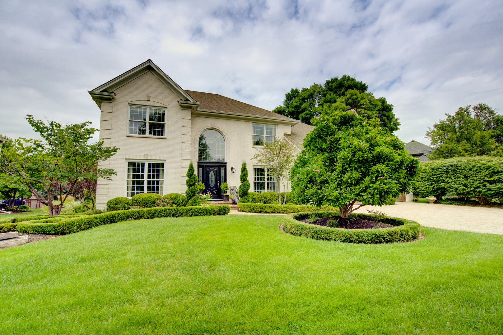 1723 Robert Lane