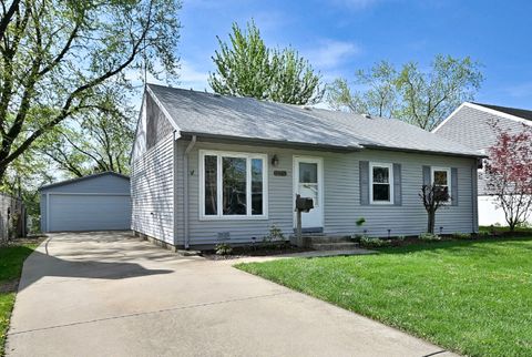 Photo of 377 E Montana Avenue, Glendale Heights, IL 60139 (MLS # 12627913)