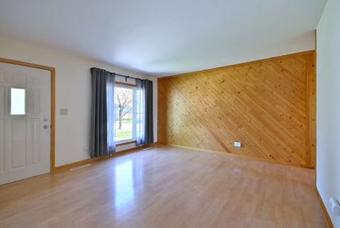 Tiny photo for 377 E Montana Avenue, Glendale Heights, IL 60139 (MLS # 12627913)