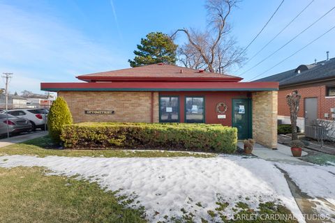 25 S Villa Avenue Villa Park IL 60181