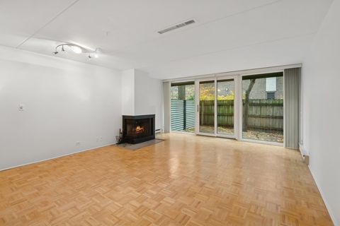 Tiny photo for 840 Michigan Avenue #10, Evanston, IL 60202 (MLS # 12523488)