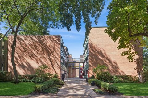 Photo of 840 Michigan Avenue #10, Evanston, IL 60202 (MLS # 12523488)