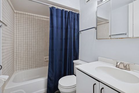 Tiny photo for 840 Michigan Avenue #10, Evanston, IL 60202 (MLS # 12523488)