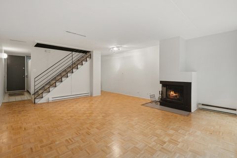 Tiny photo for 840 Michigan Avenue #10, Evanston, IL 60202 (MLS # 12523488)