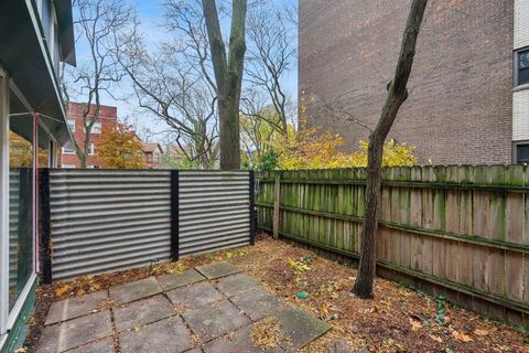 Tiny photo for 840 Michigan Avenue #10, Evanston, IL 60202 (MLS # 12523488)