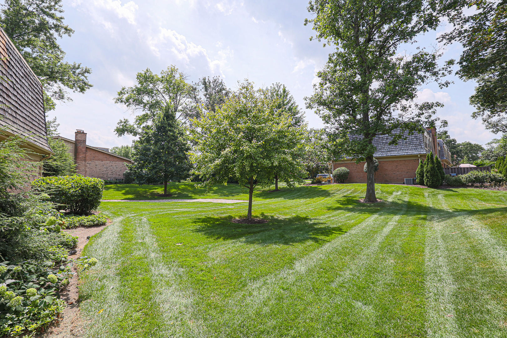 19W113 Avenue Normandy South