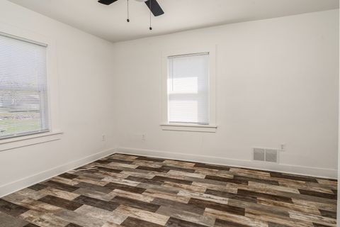 Tiny photo for 905 Airport Road, Mt Vernon, IL 62864 (MLS # 12612807)