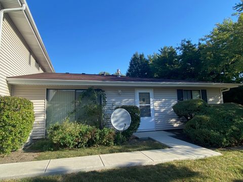 Photo of 13 Eastham Court #13, Schaumburg, IL 60193 (MLS # 12513172)