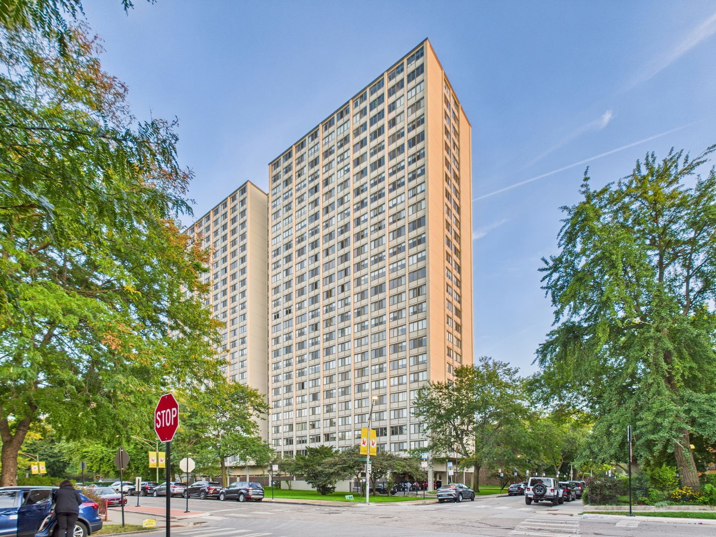 4800 S Lake Park Avenue 909A