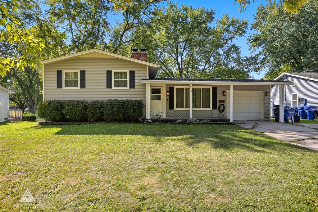 Photo for 910 Dawn Court, DeKalb, IL 60115 (MLS # 12478861)