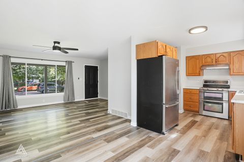 Tiny photo for 910 Dawn Court, DeKalb, IL 60115 (MLS # 12478861)