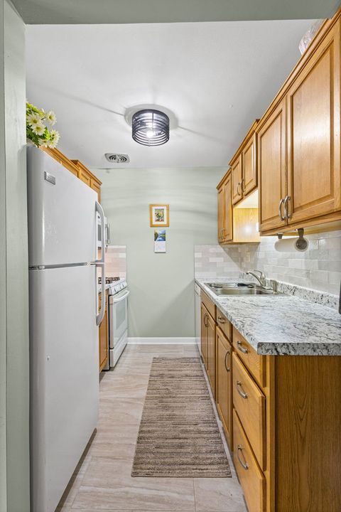 Tiny photo for 9 E Dundee Quarter Drive #108, Palatine, IL 60074 (MLS # 12618608)
