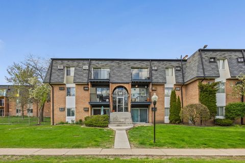 Photo of 9 E Dundee Quarter Drive #108, Palatine, IL 60074 (MLS # 12618608)