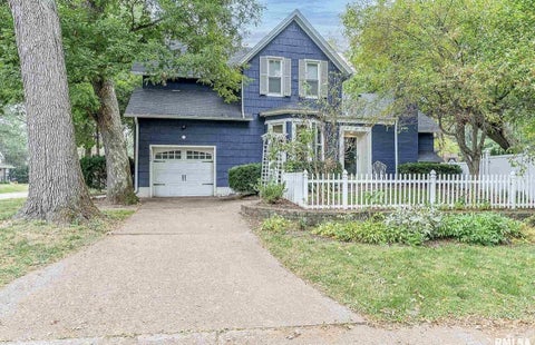Photo of 3232 PARK 16TH Street, Moline, IL 61265 (MLS # 12671474)
