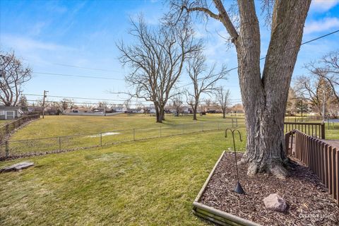 Tiny photo for 539 Ridge Place, Streamwood, IL 60107 (MLS # 12588777)