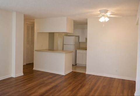 Tiny photo for 2222 S Stewart Avenue #1H, Lombard, IL 60148 (MLS # 12649625)