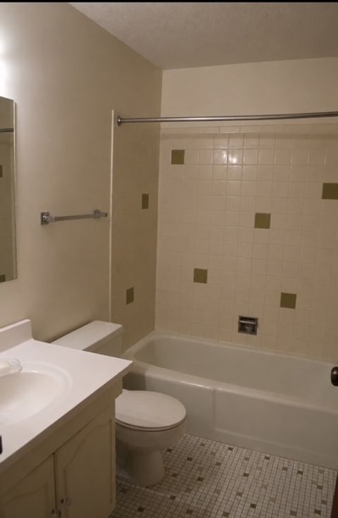 Tiny photo for 2222 S Stewart Avenue #1H, Lombard, IL 60148 (MLS # 12649625)