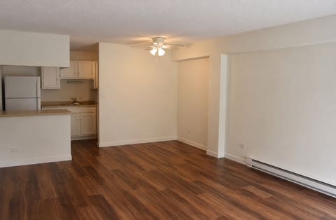 Tiny photo for 2222 S Stewart Avenue #1H, Lombard, IL 60148 (MLS # 12649625)