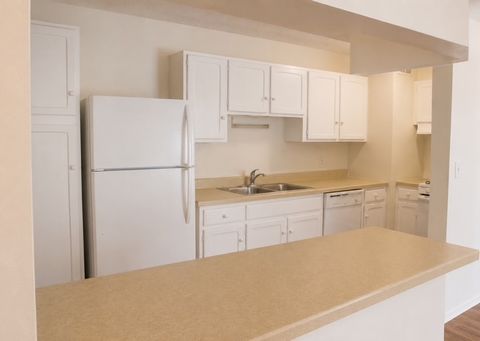 Tiny photo for 2222 S Stewart Avenue #1H, Lombard, IL 60148 (MLS # 12649625)