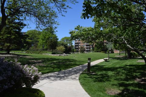 Tiny photo for 2222 S Stewart Avenue #1H, Lombard, IL 60148 (MLS # 12649625)