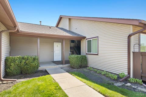 Tiny photo for 603 Waters Edge Drive #D, McHenry, IL 60050 (MLS # 12593051)