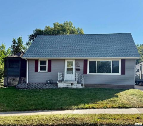 Photo of 917 S 8TH Street, Clinton, IA 52732 (MLS # QC4267458)