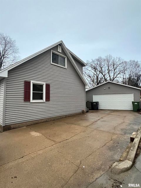 Tiny photo for 917 S 8TH Street, Clinton, IA 52732 (MLS # QC4267458)