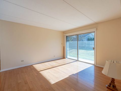 Tiny photo for 5818 Wolf Road #1A, Western Springs, IL 60558 (MLS # 12522328)