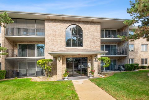 Tiny photo for 4920 134th Court #206, Crestwood, IL 60418 (MLS # 12493954)