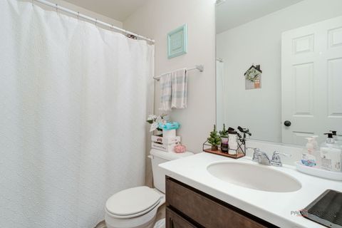 Tiny photo for 7058 Hidden Green Circle, Fox Lake, IL 60020 (MLS # 12629278)