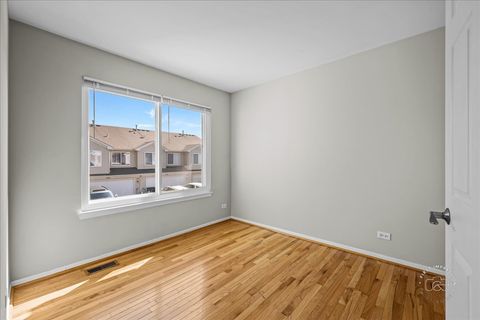 Tiny photo for 628 Lincoln Station Drive #628, Oswego, IL 60543 (MLS # 12591430)