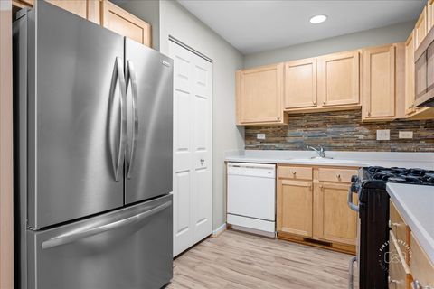 Tiny photo for 628 Lincoln Station Drive #628, Oswego, IL 60543 (MLS # 12591430)