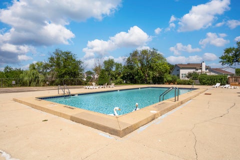 Tiny photo for 1375 Rebecca Drive #218, Hoffman Estates, IL 60169 (MLS # 12744509)