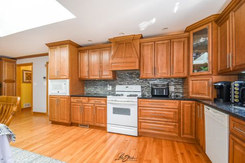 Tiny photo for 7810 S Lockwood Avenue, Burbank, IL 60459 (MLS # 12473874)