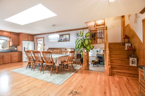 Tiny photo for 7810 S Lockwood Avenue, Burbank, IL 60459 (MLS # 12473874)