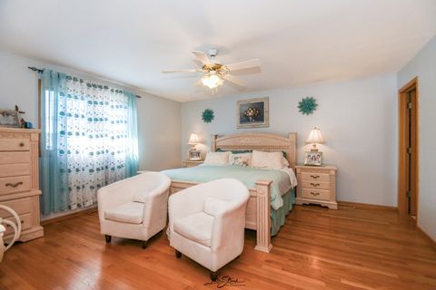 Tiny photo for 7810 S Lockwood Avenue, Burbank, IL 60459 (MLS # 12473874)