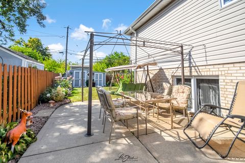 Tiny photo for 7810 S Lockwood Avenue, Burbank, IL 60459 (MLS # 12473874)