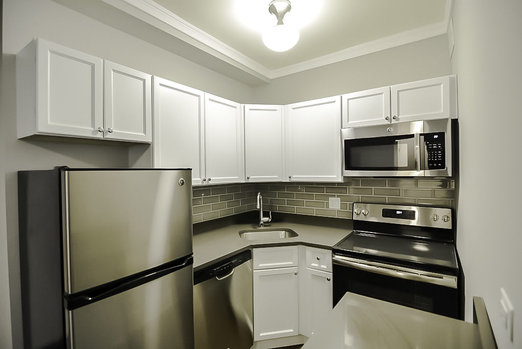 817 W Lakeside Place 705