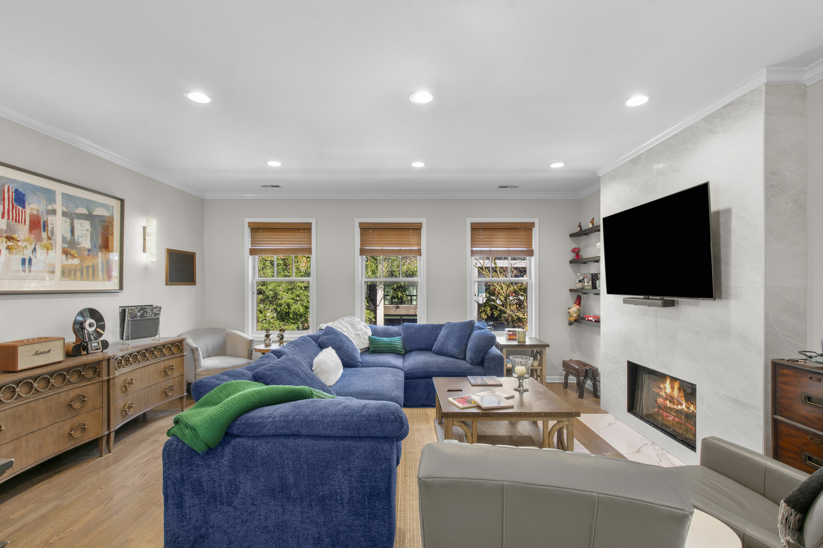 943 W Montana Street 3